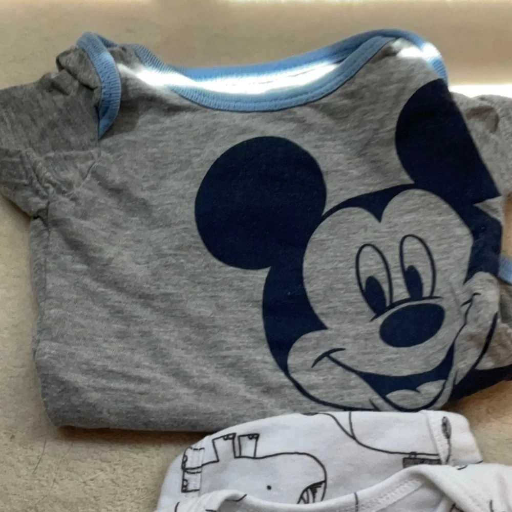Simple Kids One Pieces Bodysuits - White and Gray